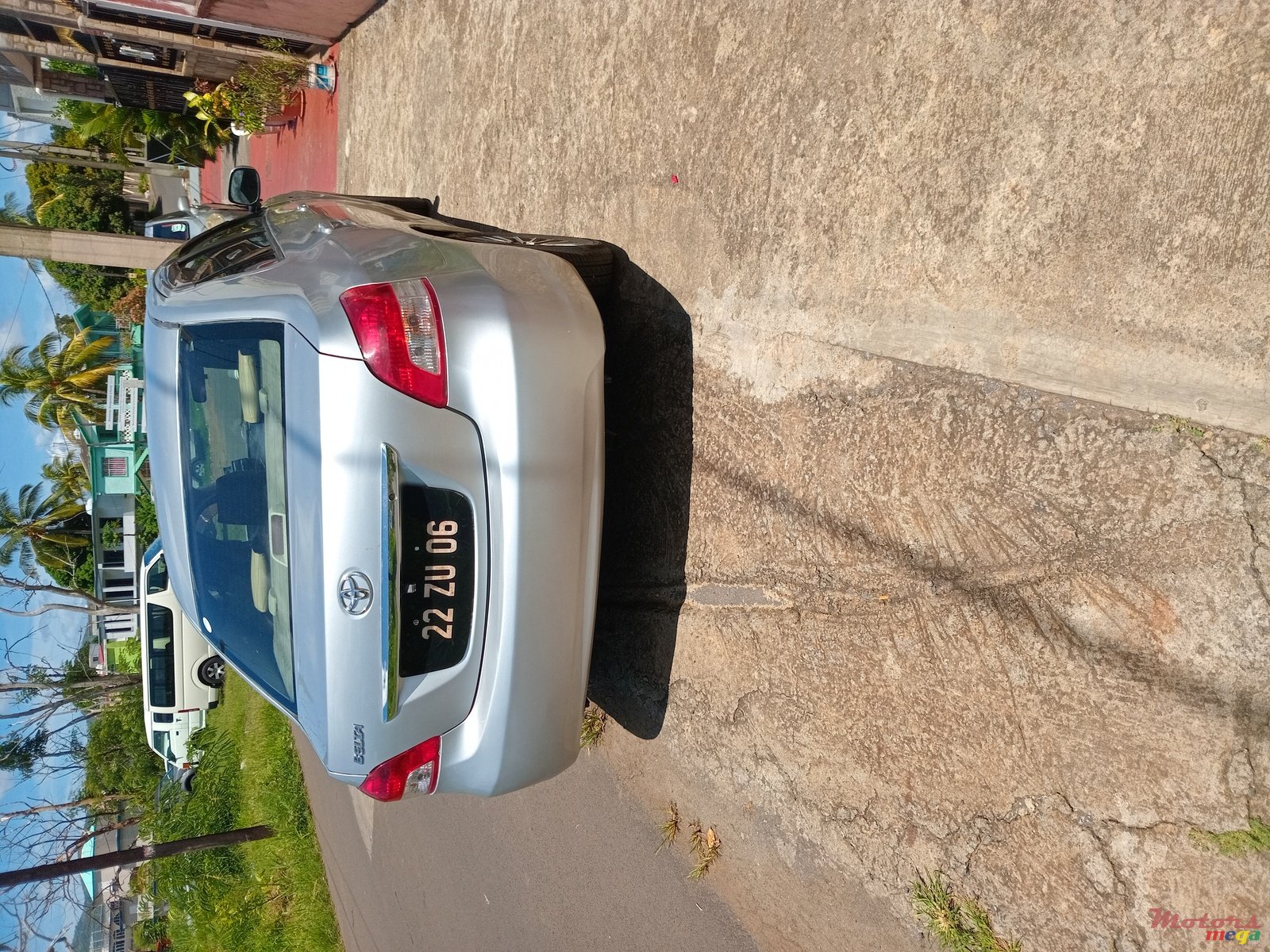 2006' Toyota Belta photo #1