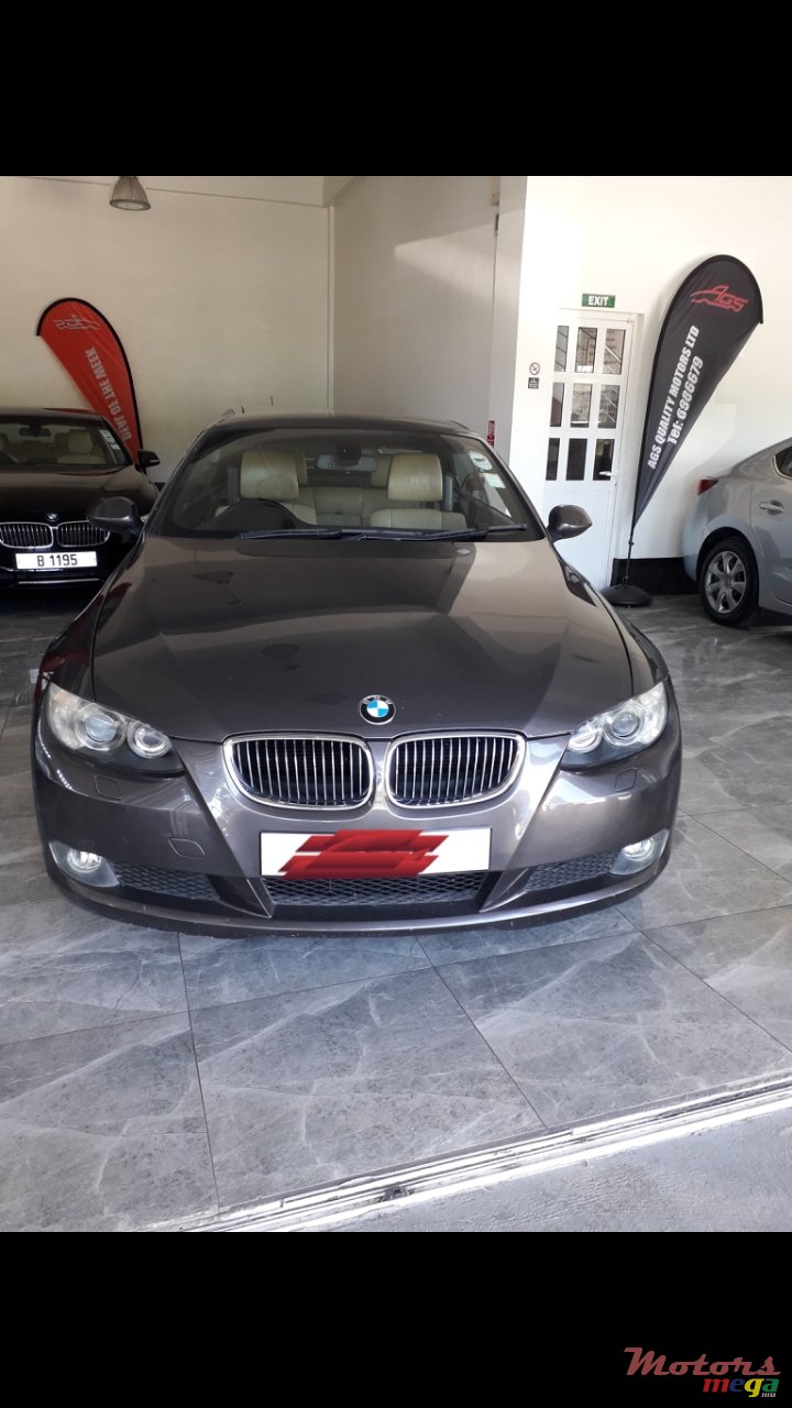 2010' BMW 3 Series Convertible photo #5