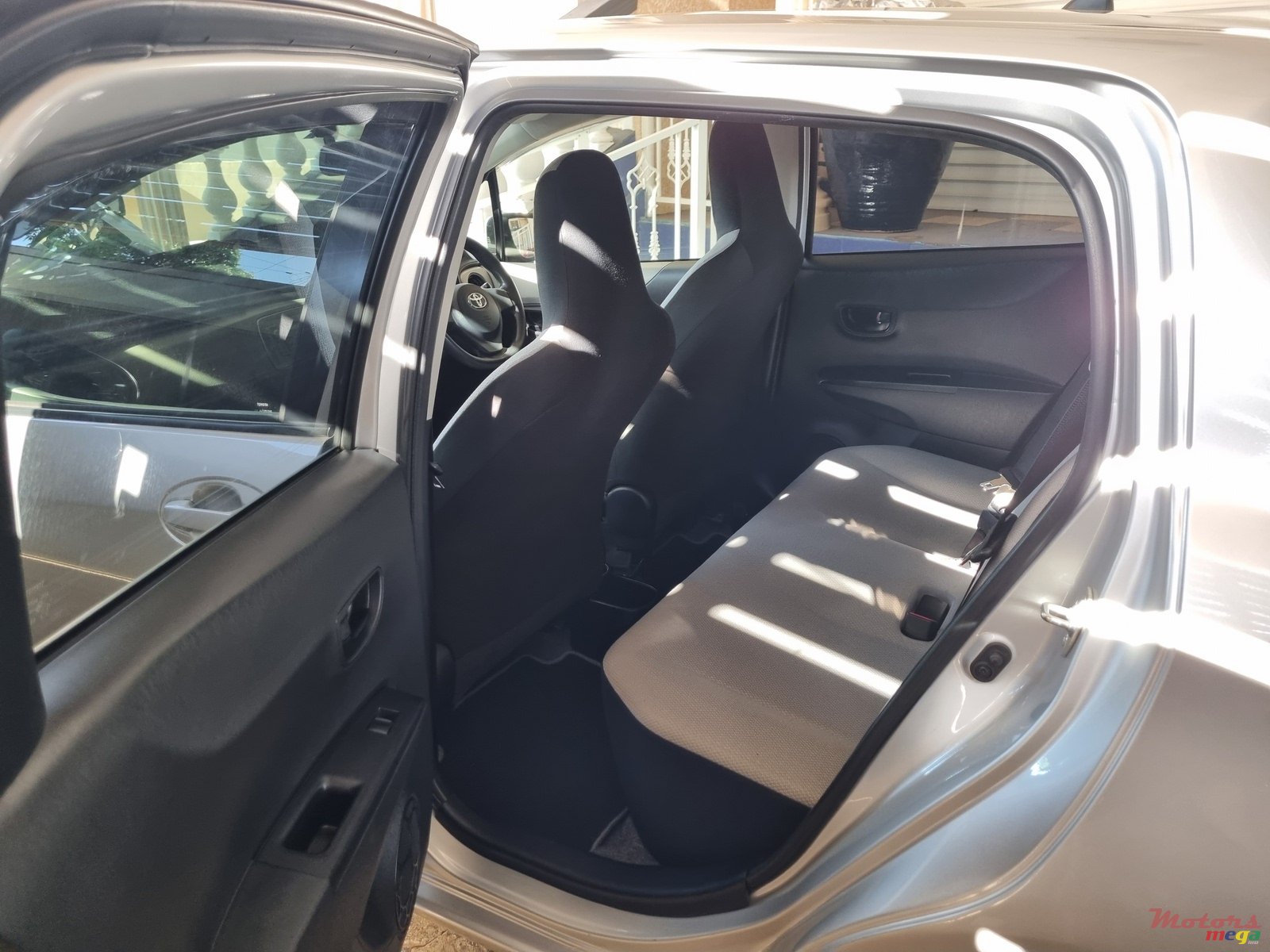 2013' Toyota Vitz Alloy wheels,rear camera photo #4