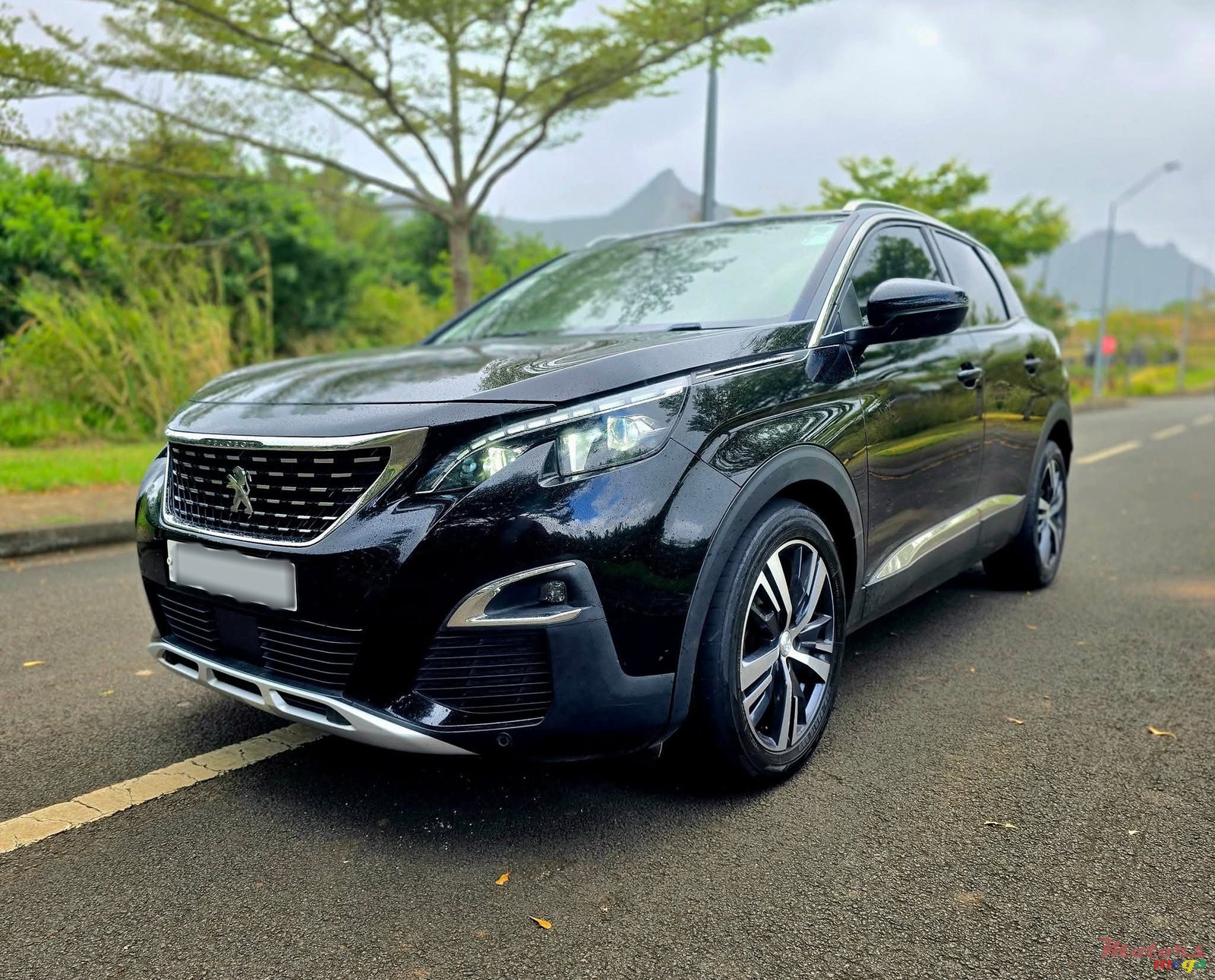 2020' Peugeot 3008 Allure photo #1