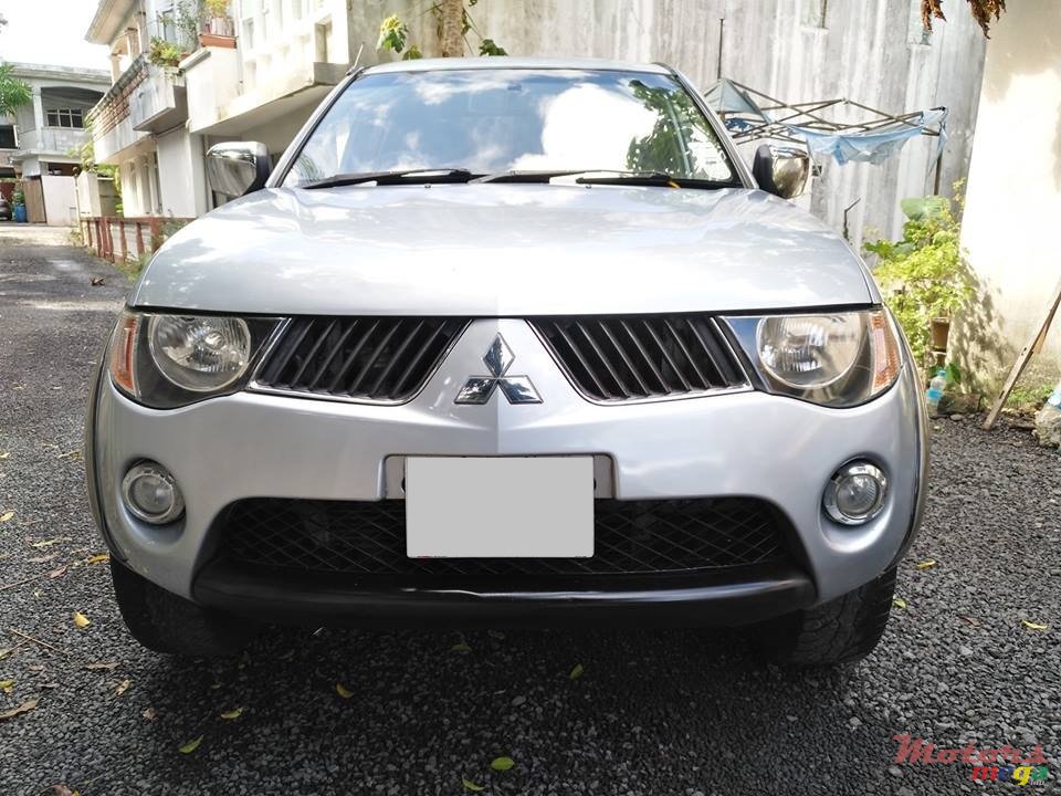 2009' Mitsubishi L 200 Sportero photo #2