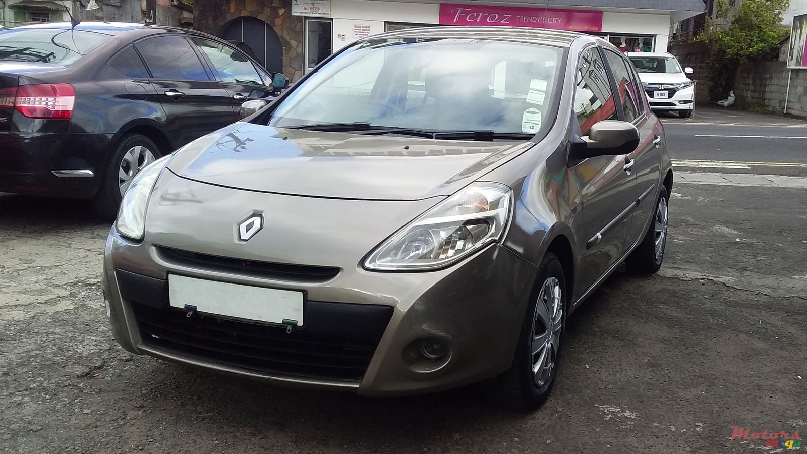 2010' Renault Clio photo #1