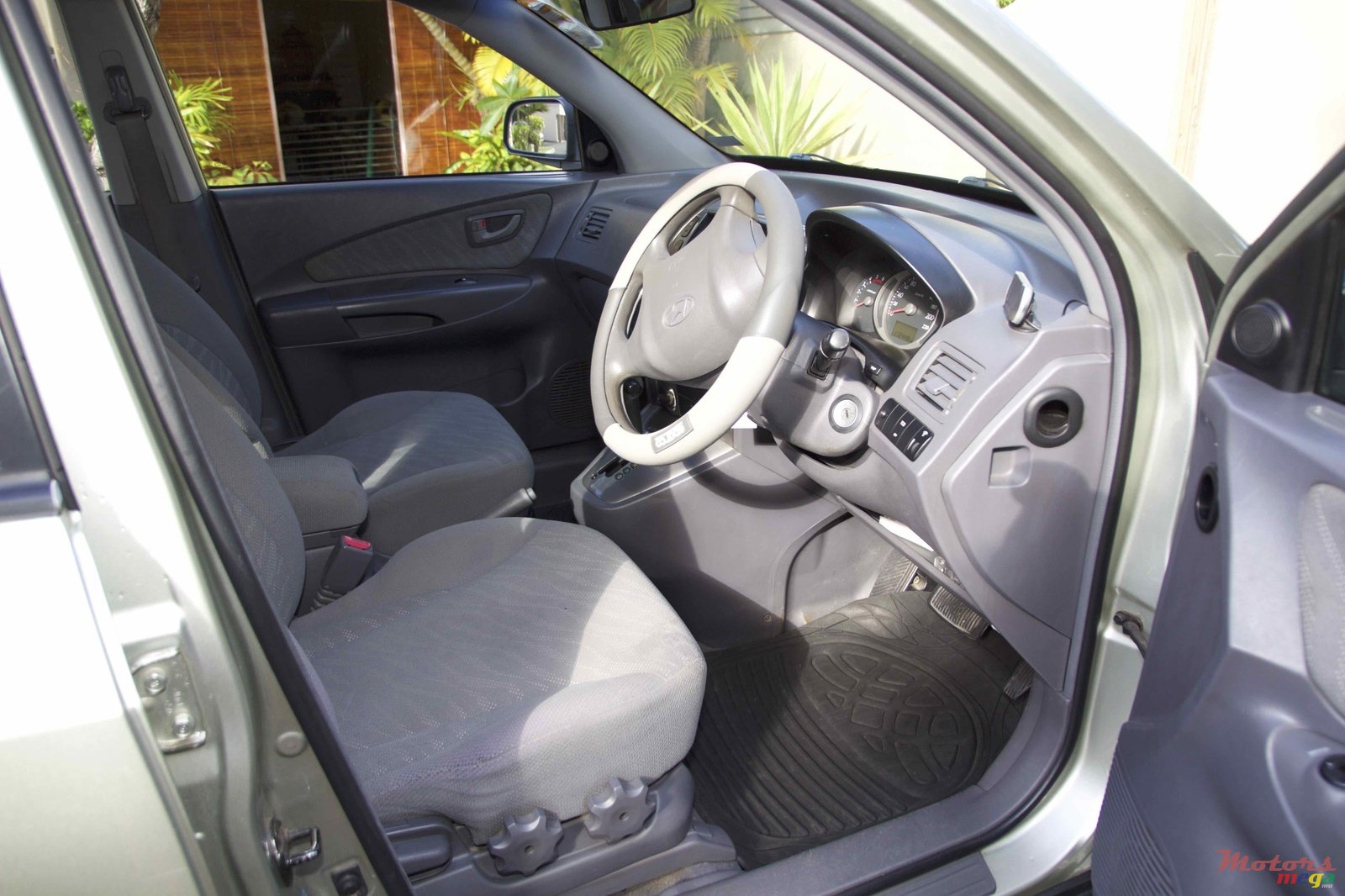 2005' Hyundai Tucson photo #2