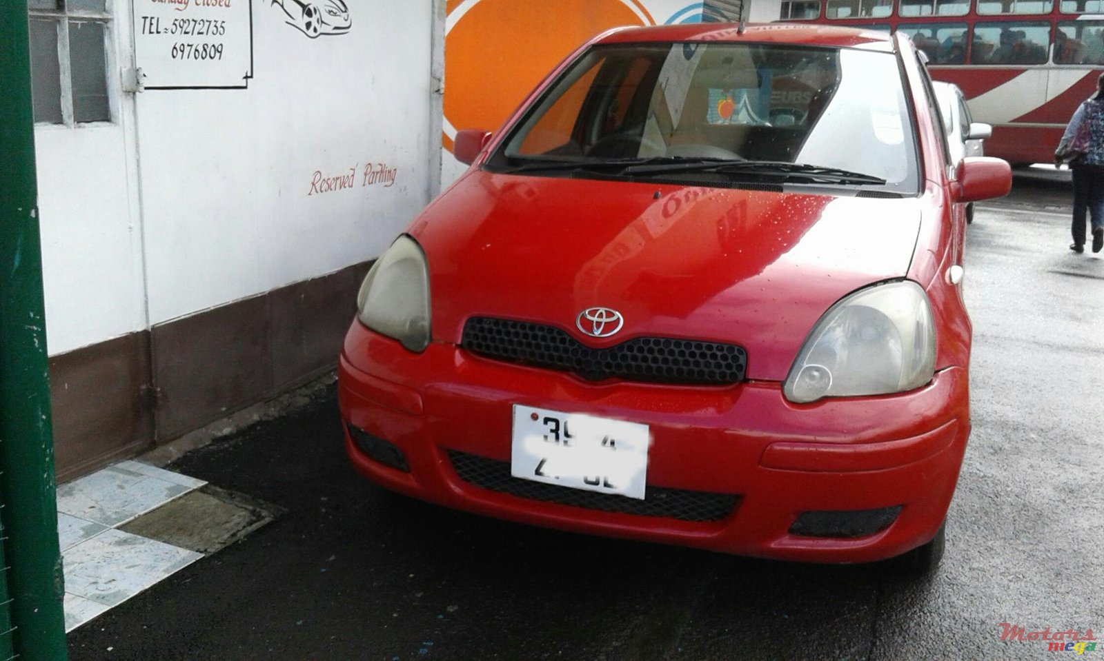 2002' Toyota Vitz photo #2