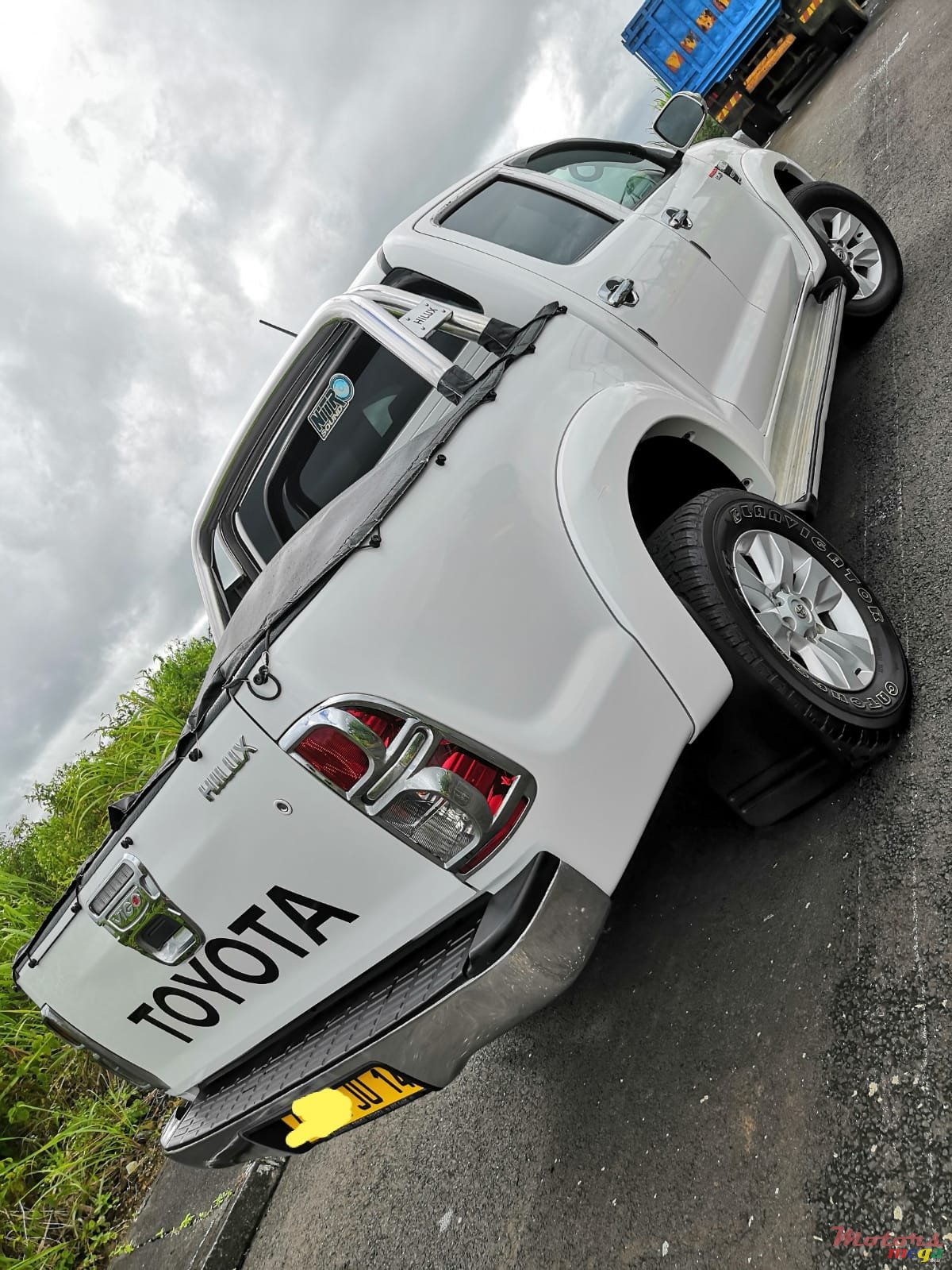 2014' Toyota Hilux 4x2 2.5 Turbo photo #2