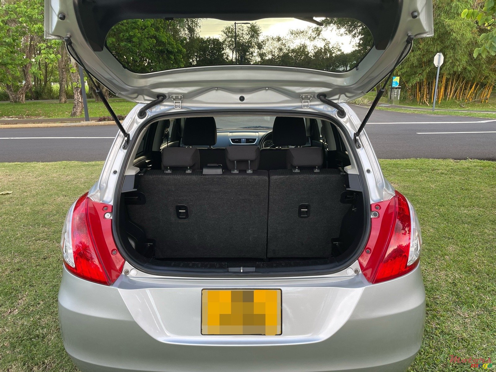 2014' Suzuki Swift photo #7