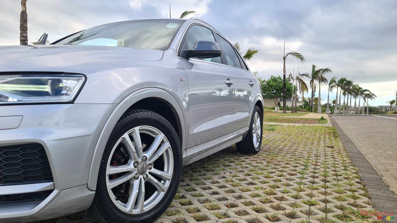 2019' Audi Q3 S-Line photo #2
