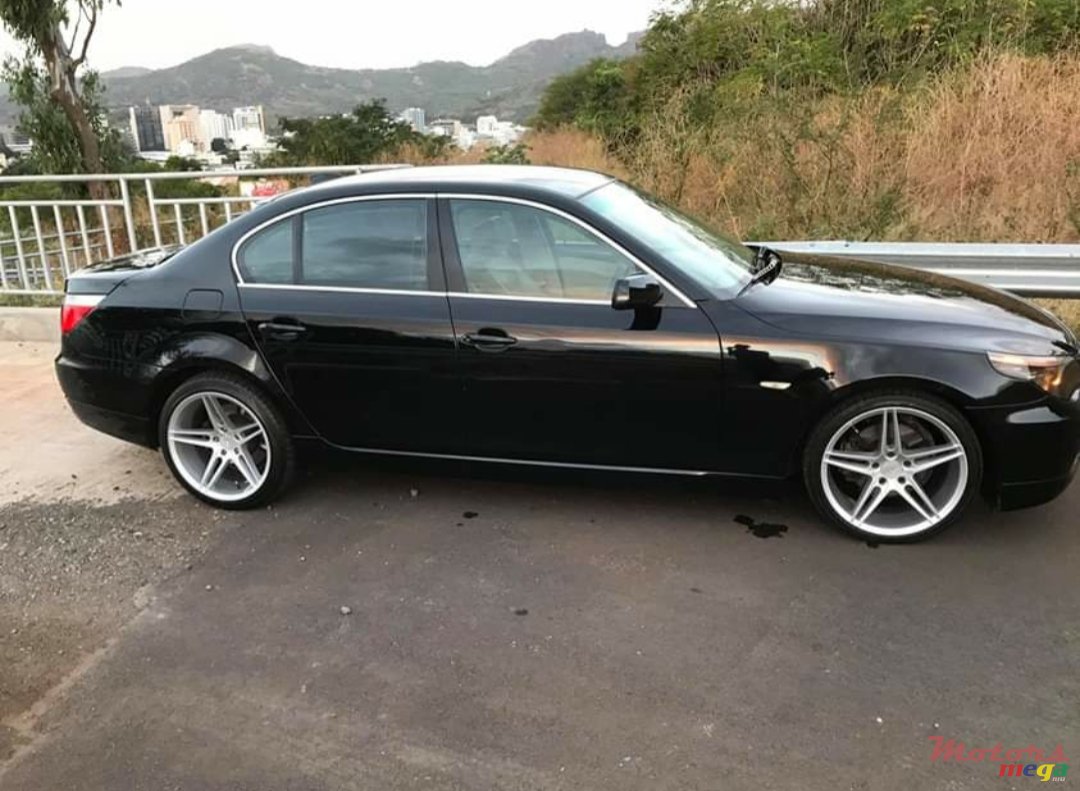 2008' BMW 523 photo #5