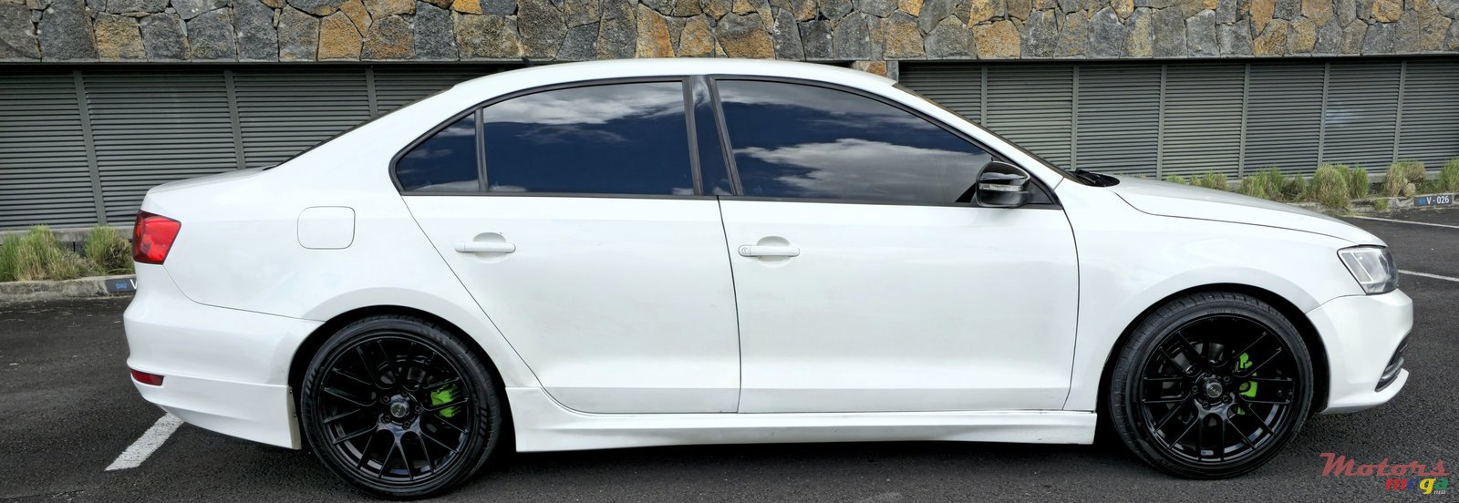 2013' Volkswagen Jetta 1.4 TURBO DSG photo #2