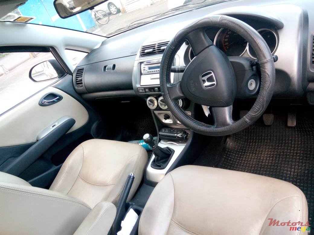 2007' Honda City VTi photo #4