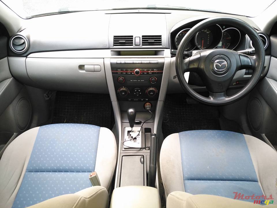 2004' Mazda Axela photo #5