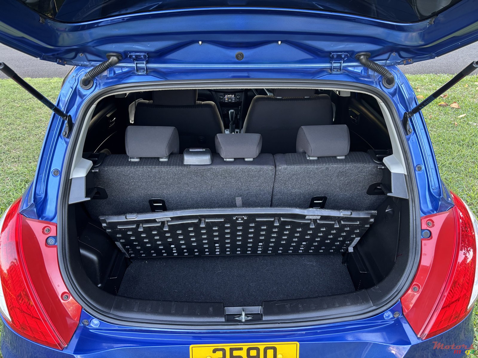 2014' Suzuki Swift photo #7