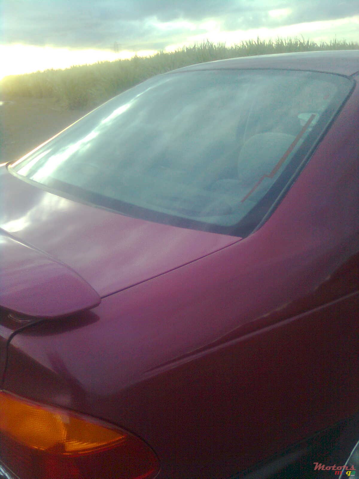 1998' Toyota Avensis photo #1