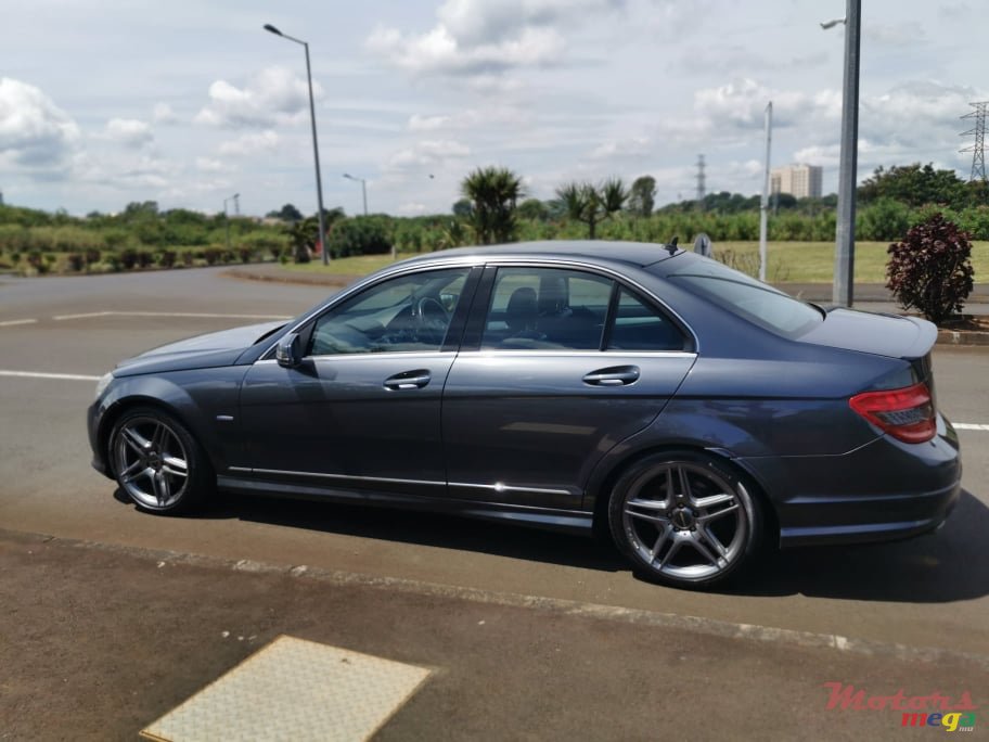 2009' Mercedes-Benz C-Class photo #3