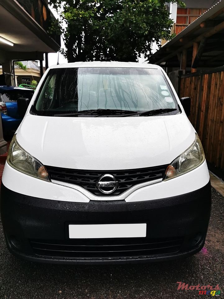 2013' Nissan NV 200 photo #1