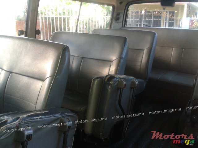 2000' Toyota photo #3