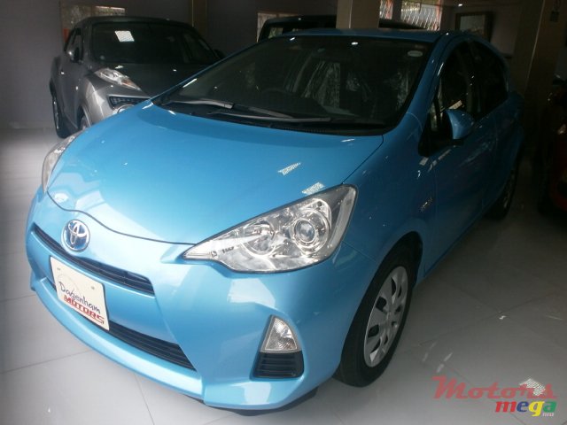 2013' Toyota Prius Aqua japan photo #1