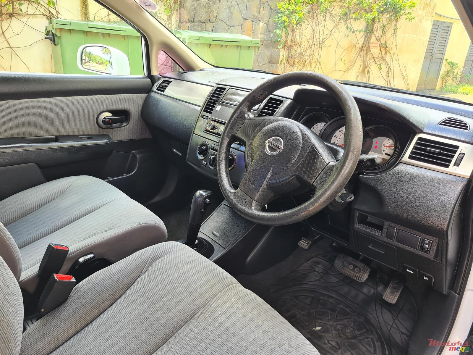 2008' Nissan Tiida Automatic photo #7