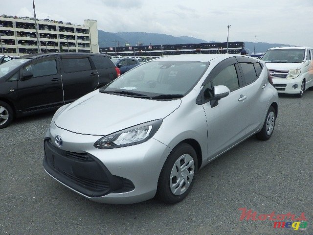 2022' Toyota Aqua photo #2