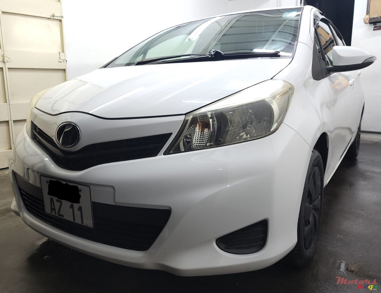 2011' Toyota Vitz photo #4