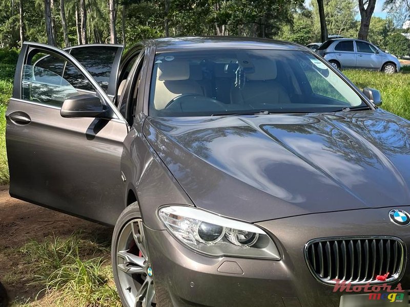 2011' BMW 523 photo #2