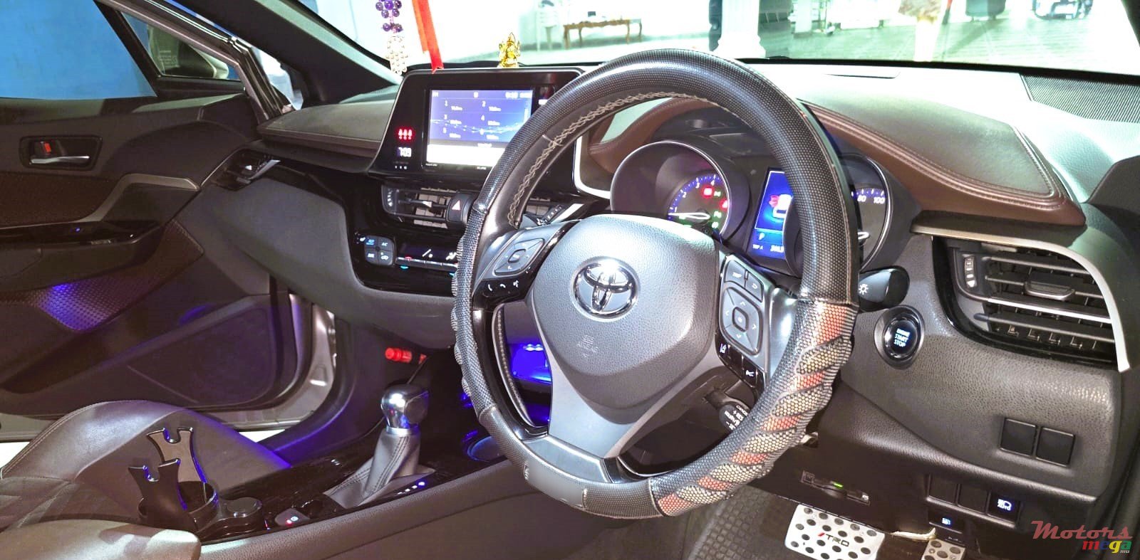 2018' Toyota C-HR Full Options photo #7