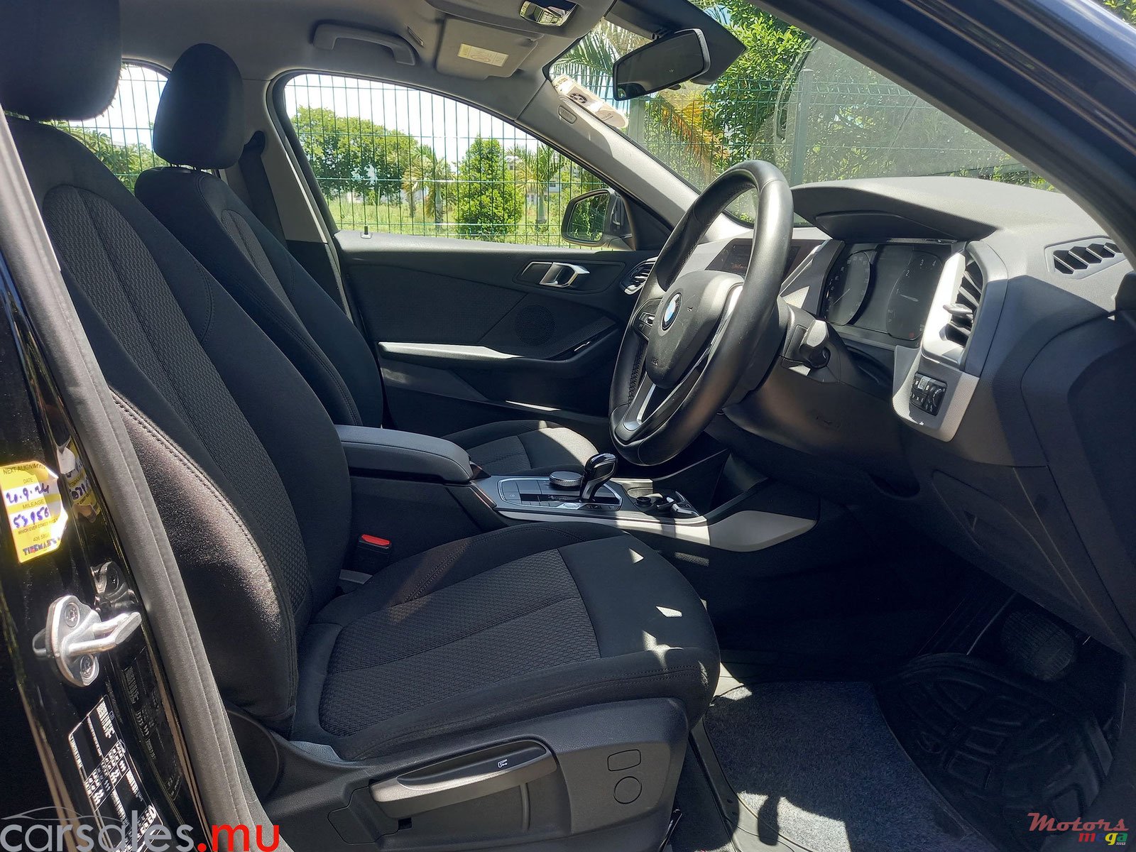 2020' BMW 118 i Lounge Edition photo #5