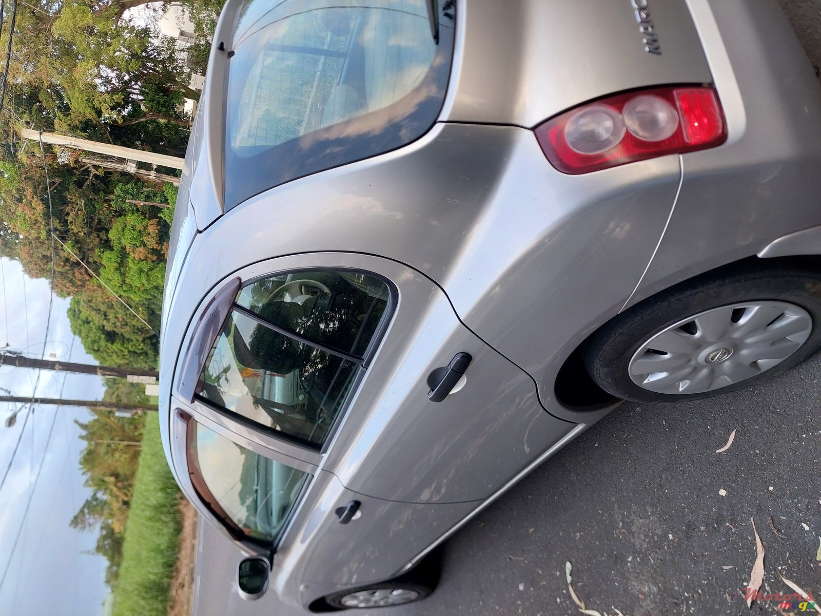 2002' Nissan photo #1