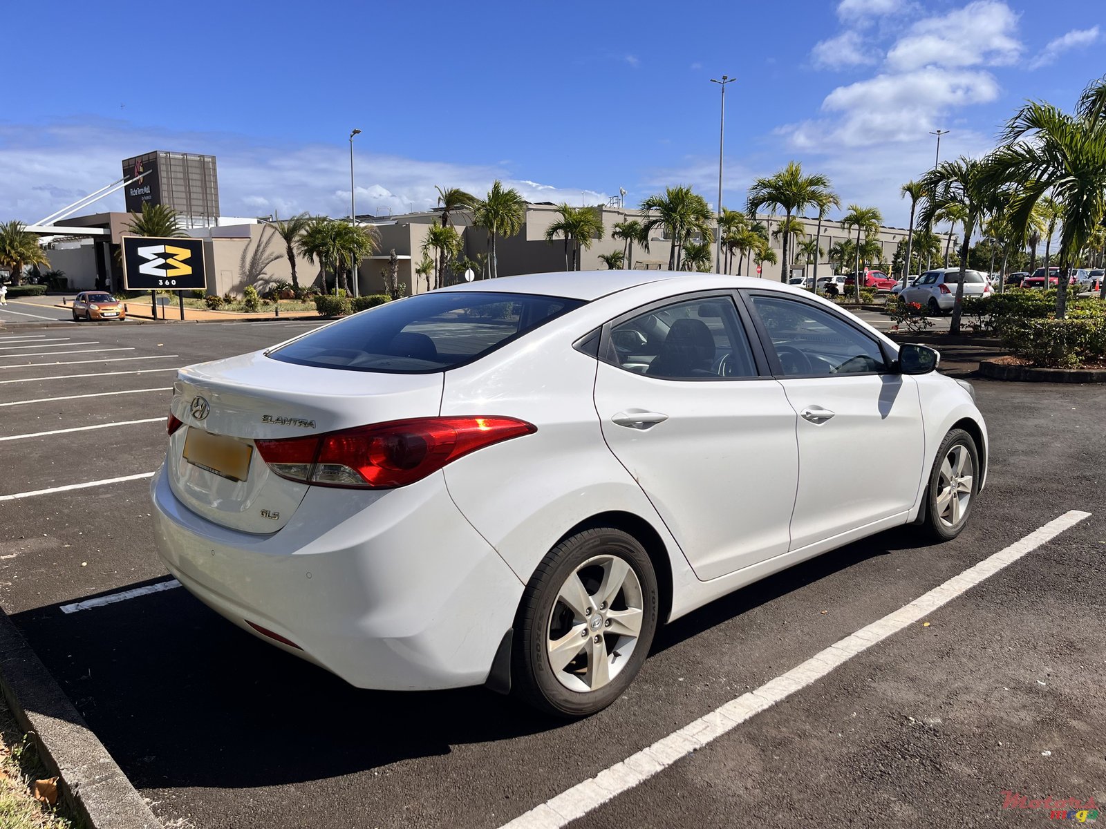 2012' Hyundai Elantra photo #2