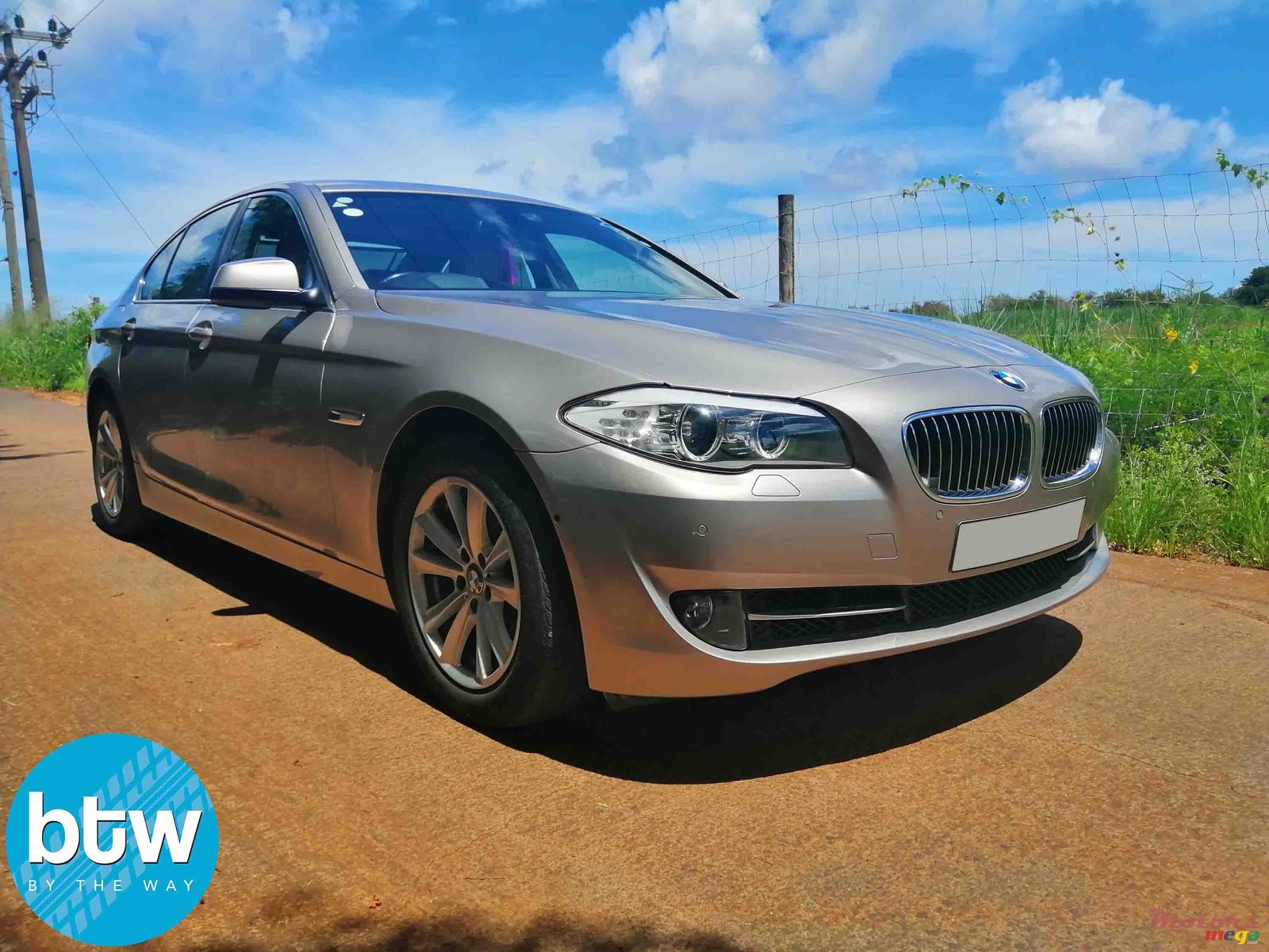 2012' BMW 5 Series 520i photo #1