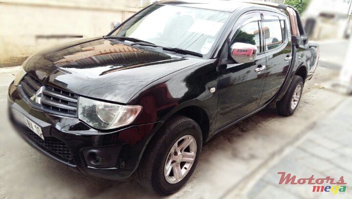 2010' Mitsubishi L 200 photo #2