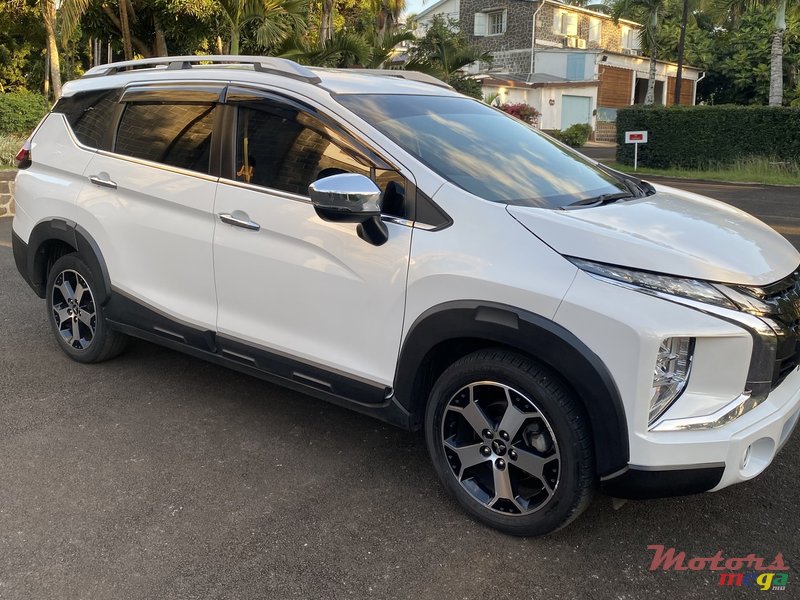 2021' Mitsubishi Expander Cross photo #4