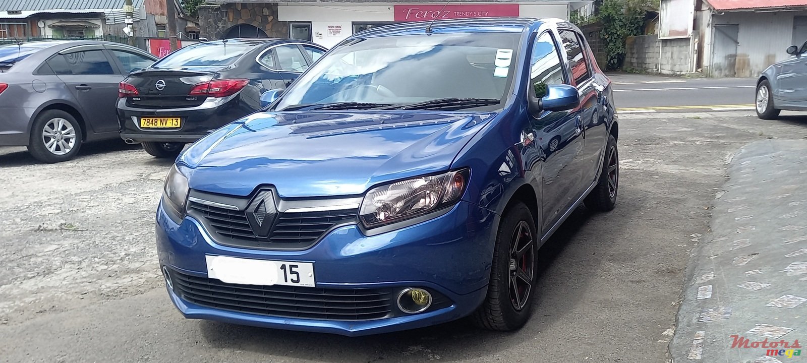 2015' Renault Sandero photo #1
