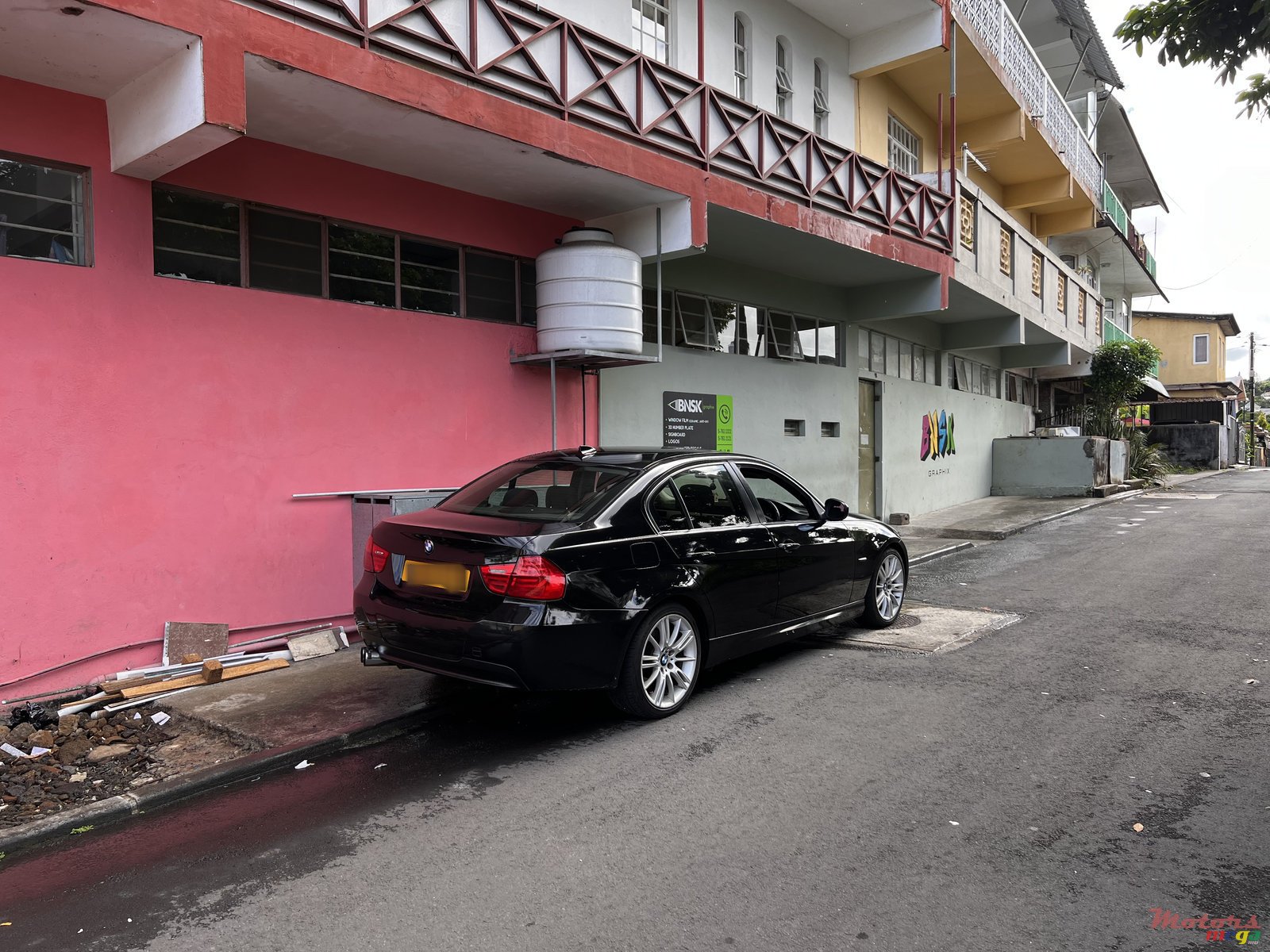 2008' BMW 318 photo #1