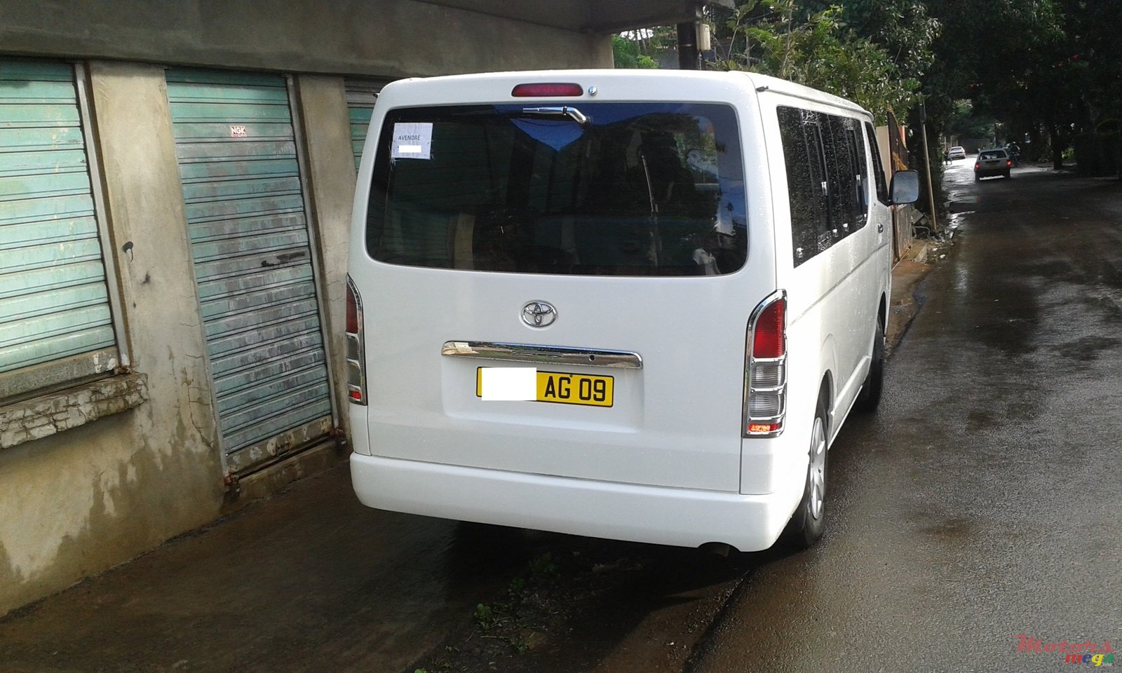 2009' Toyota HiAce photo #3