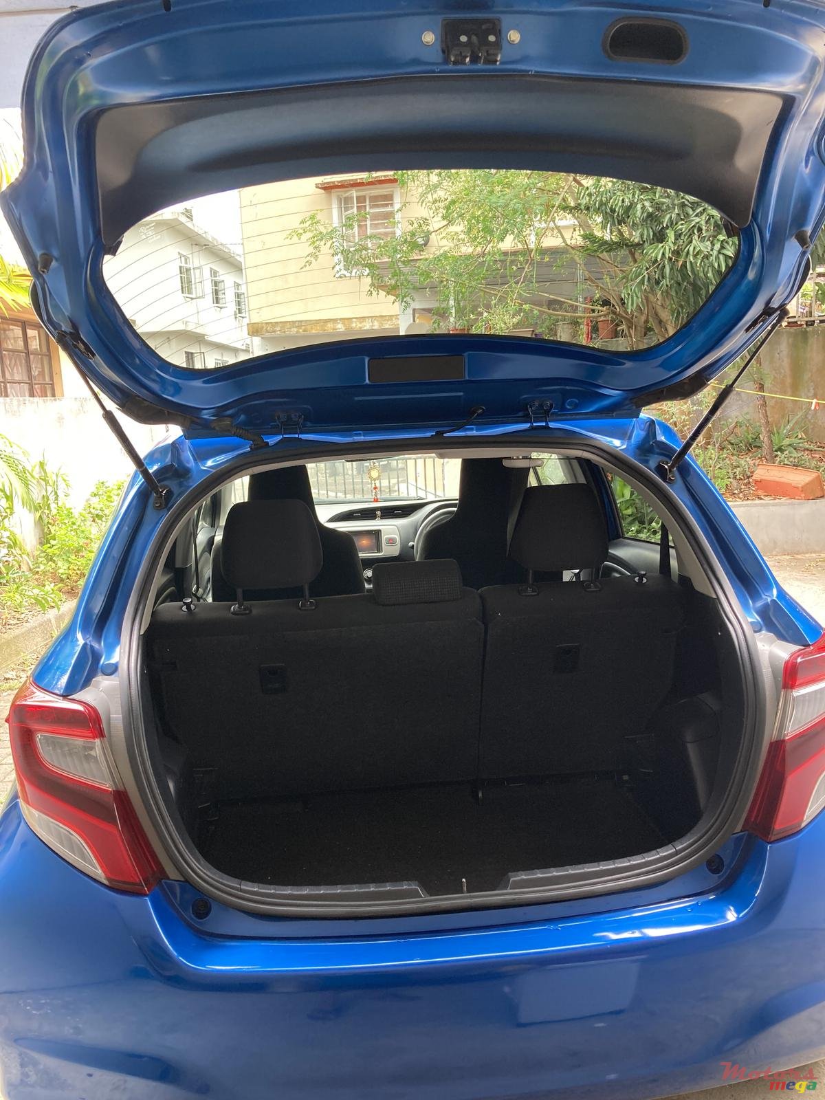 2014' Toyota Vitz 1329cc VVTi-e Smart Stop photo #3