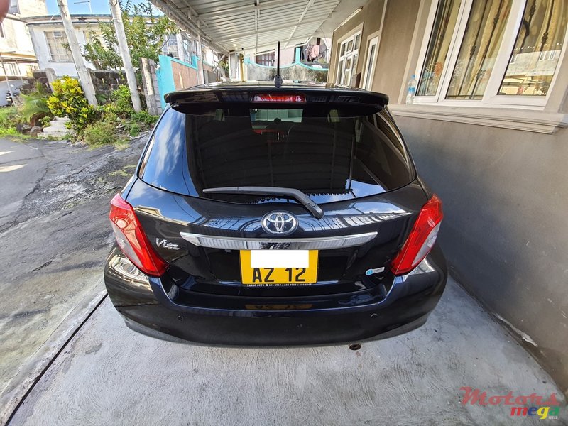 2012' Toyota Vitz photo #3