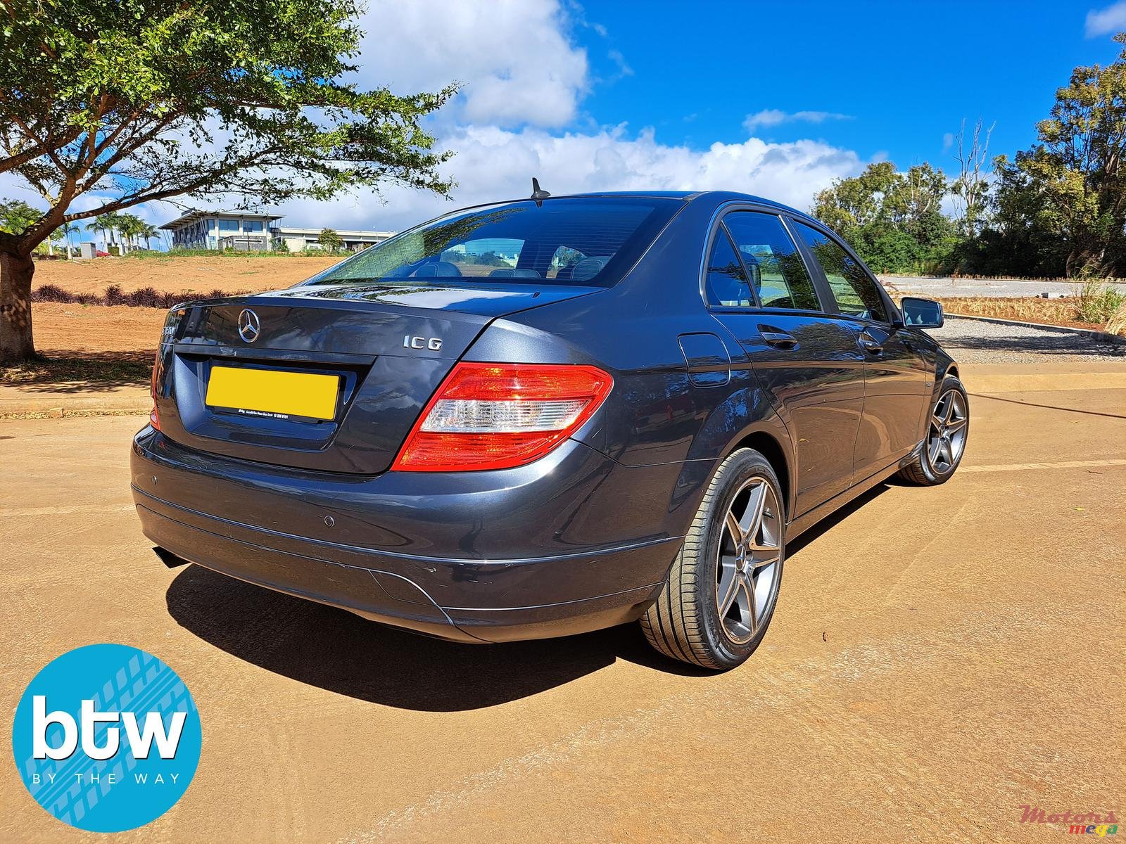 2010' Mercedes-Benz C-Class photo #3