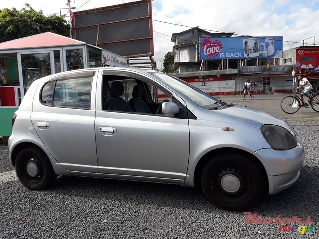 2000' Toyota Vitz photo #4