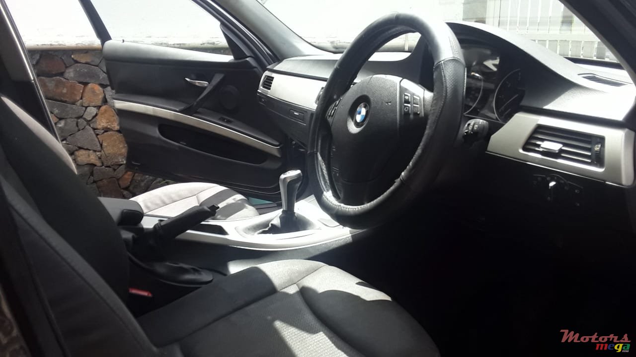 2009' BMW 3 Series photo #2