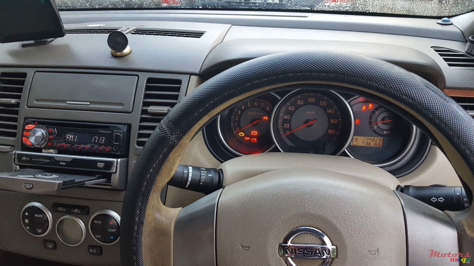 2005' Nissan Tiida photo #6