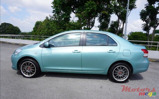 2006' Toyota Yaris Belta photo #7