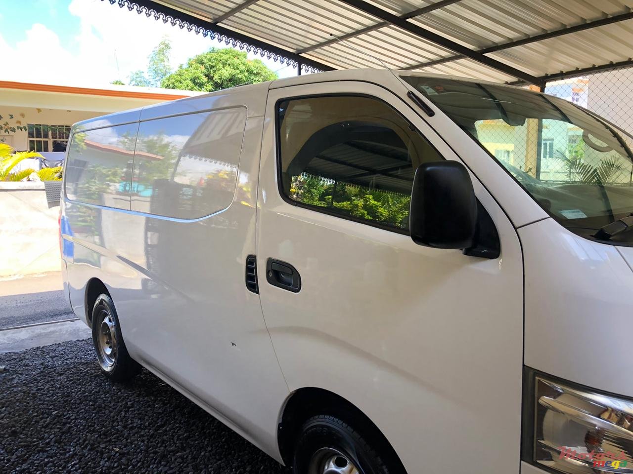 2014' Nissan urvan photo #2