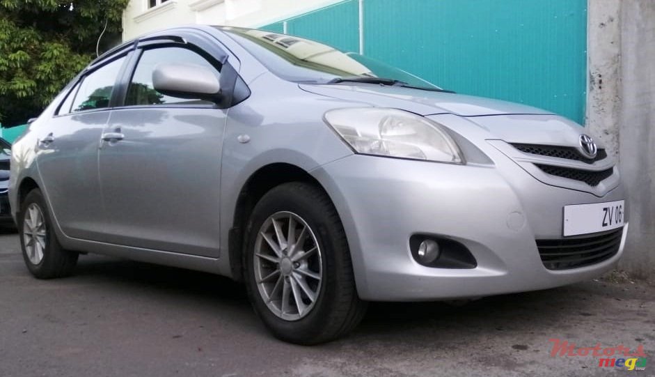 2006' Toyota Yaris photo #2