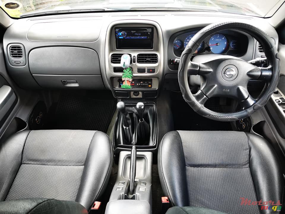 2013' Nissan Hardbody NP300 photo #2