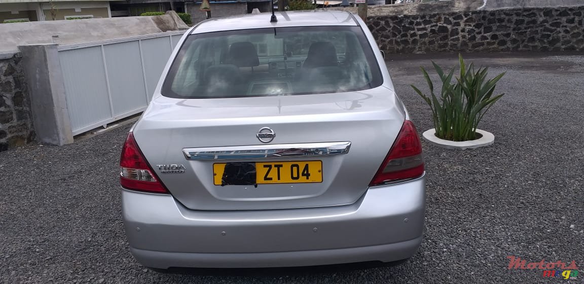 2004' Nissan Latio photo #2