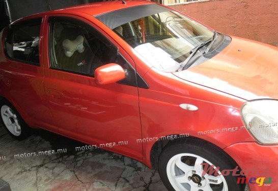 2000' Toyota VITZ photo #2