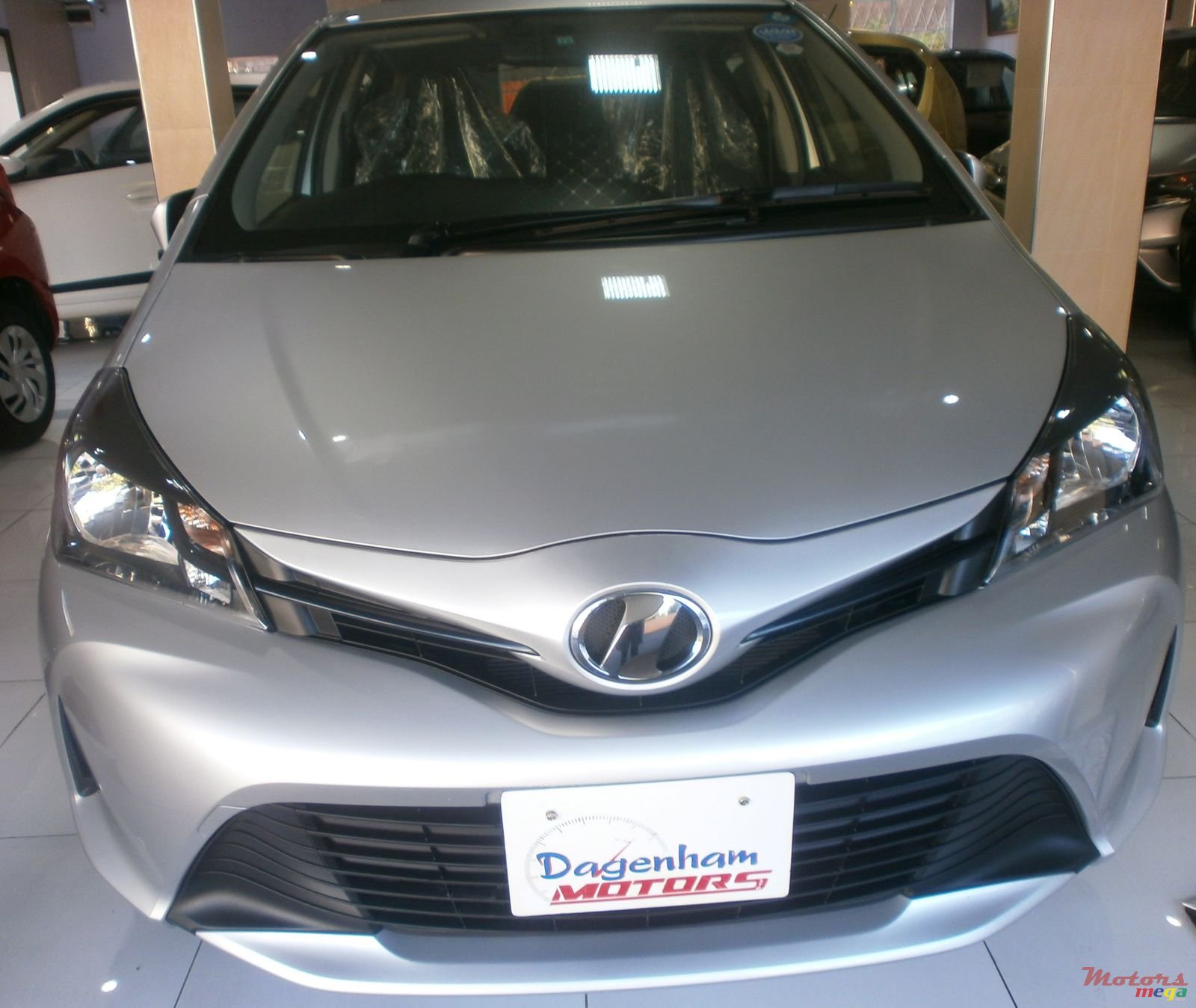 2016' Toyota Vitz photo #1