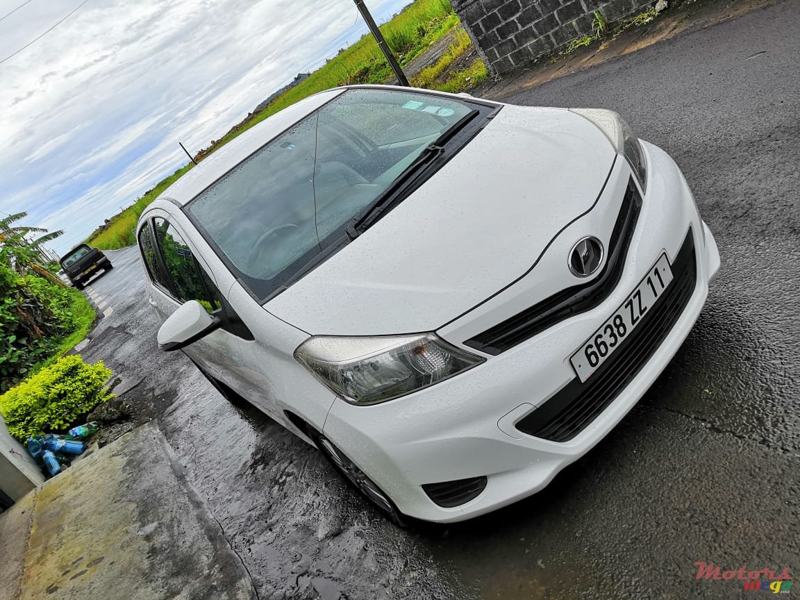 2011' Toyota Vitz 1320cc photo #2