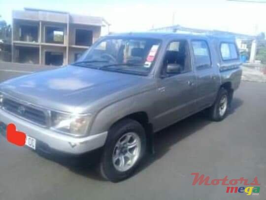 2000' Toyota Hilux photo #2